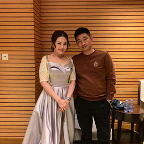 李麗珍與經紀人李志合影 李麗珍與經紀人李志合影